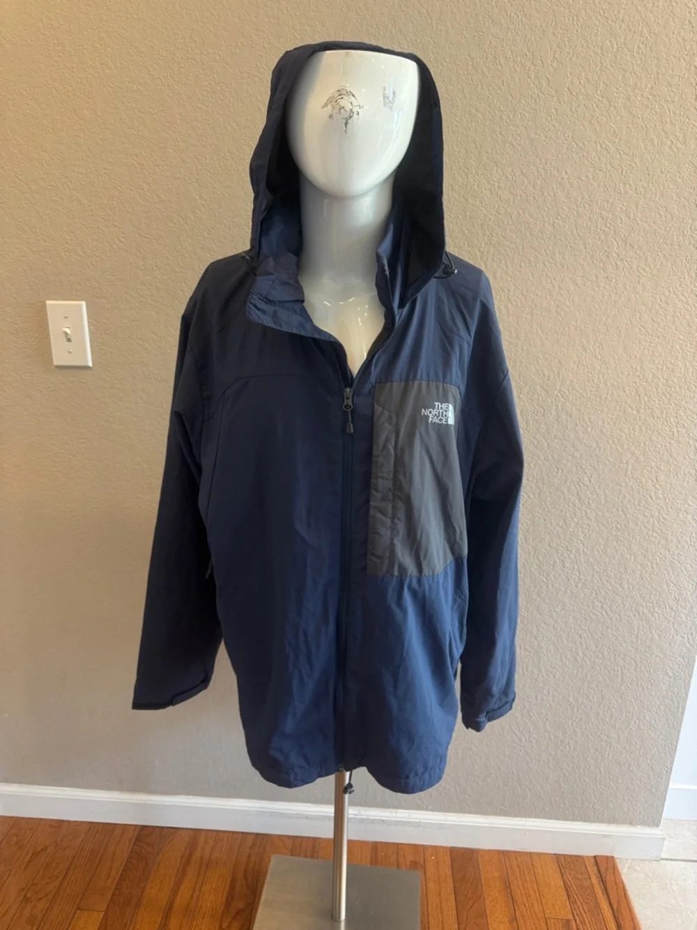 The‎ North Face Men's Navy Hooded Raincoat with Gray Chest Panel size XL